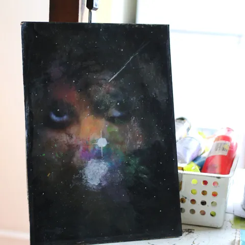 Detail: Cat-like face.